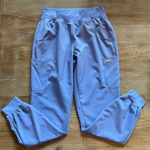 Maevn Momentum Jogger Scrub Set - Picture 12 of 14